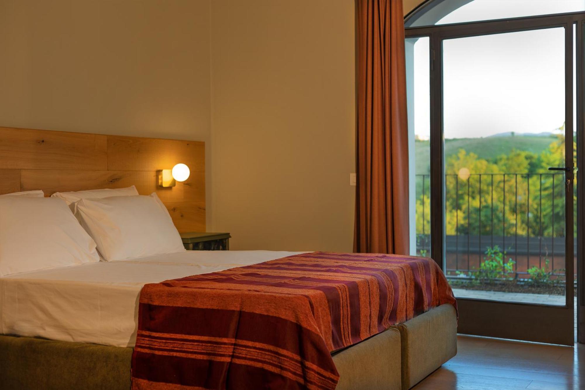 Luce Boutique Hotel Fortunago Ngoại thất bức ảnh